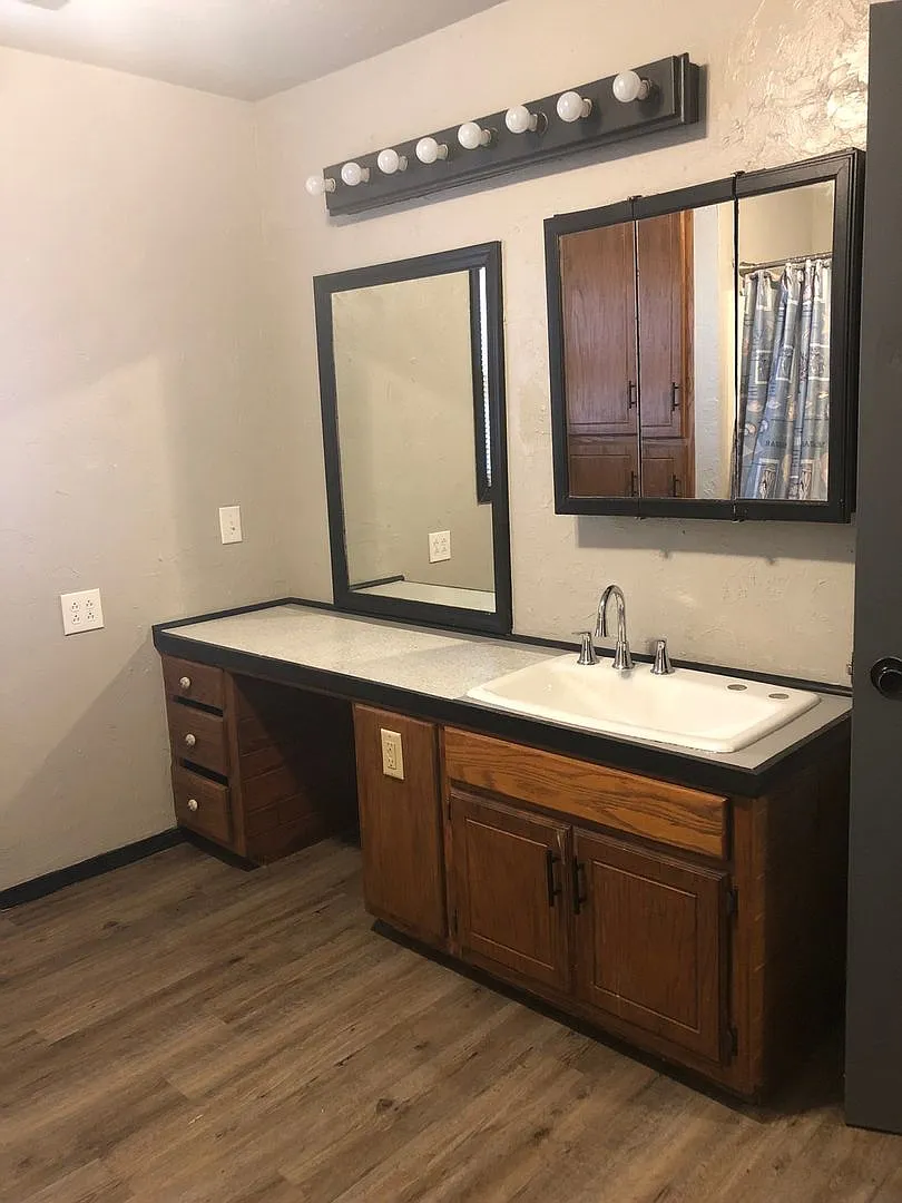 3 Bedroom Single Family Home in Shawnee — Photo 3