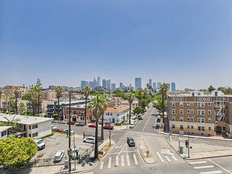 E on Hoover — Photo 36