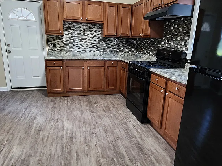 55 E Lake St — Photo 5
