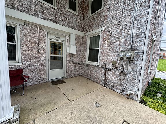 2nd image of 125 E King St