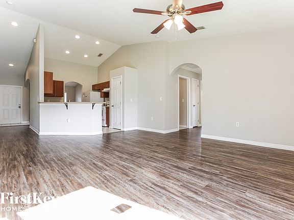4th image of 2637 Lacroix Ave