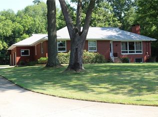 8818 Carnes Rd, Chagrin Falls, OH 44023