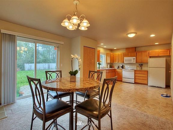 5th image of 1116 109th St E Unit 8