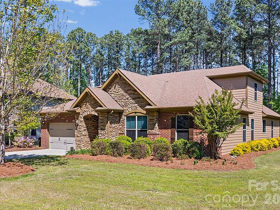 3rd image of 2054 Lometa Rd