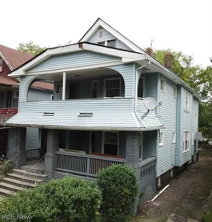 3241 E 123rd St photo 1
