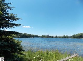 W Jennings Rd, Lake city, MI 49651