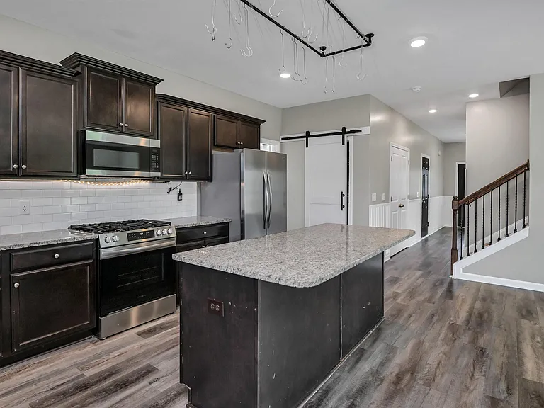 414 Tulip Way — Photo 18