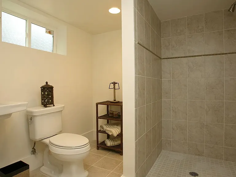 3303 NE 12th Ave — Photo 6