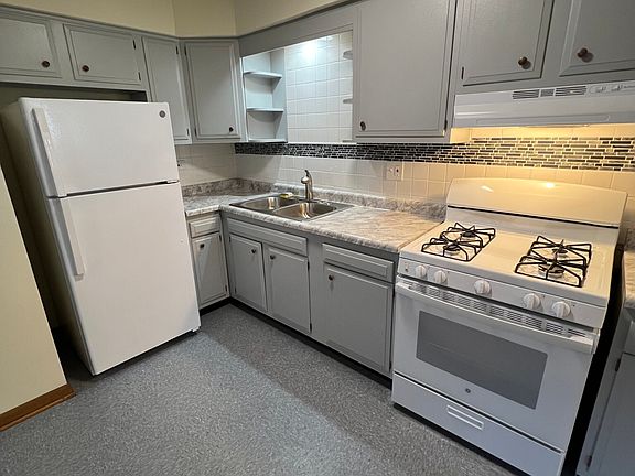 2nd image of 328 Marengo Ave #2S
