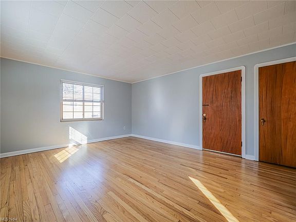 2nd image of 1351 Clarence Ave APT 3