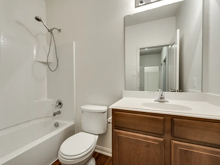 1309 James St — Photo 8