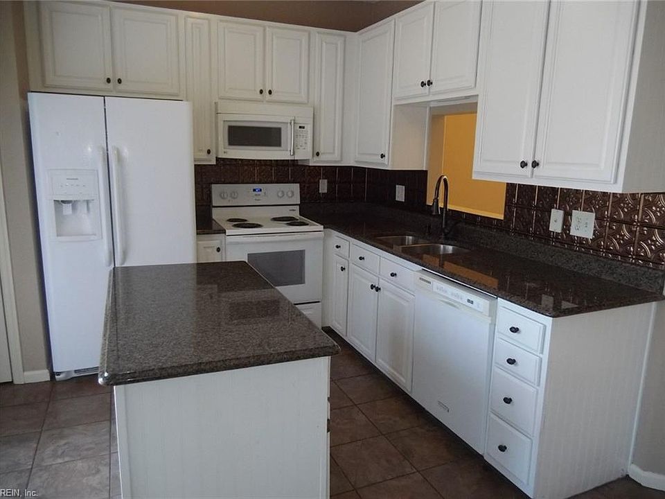 2nd image of 107 Kristin Ct