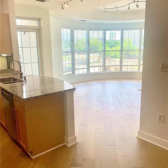 325 E East Paces Ferry Rd NE #502 — Photo 14