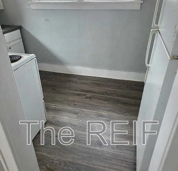 1023 Barrie Ave — Photo 5