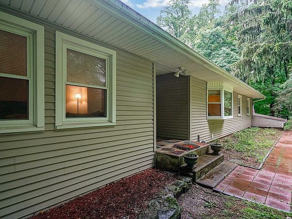 2nd image of 20 Saratoga Ct