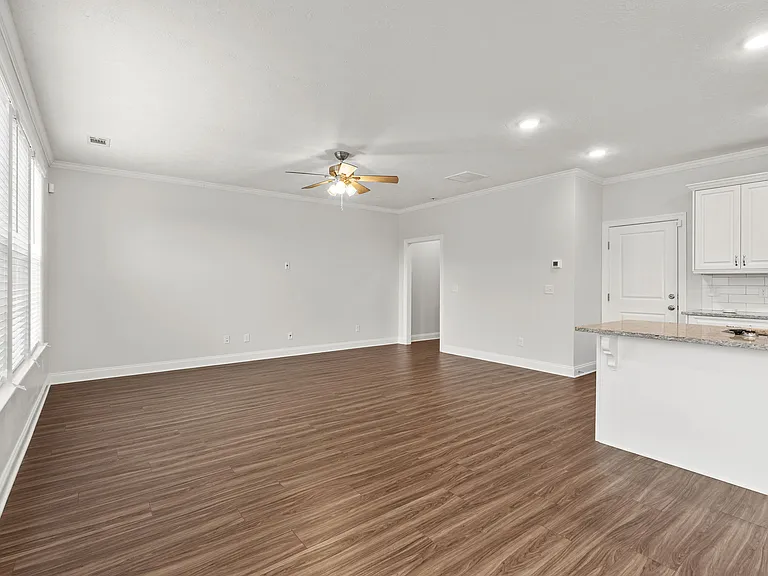597 Vinings Dr — Photo 8