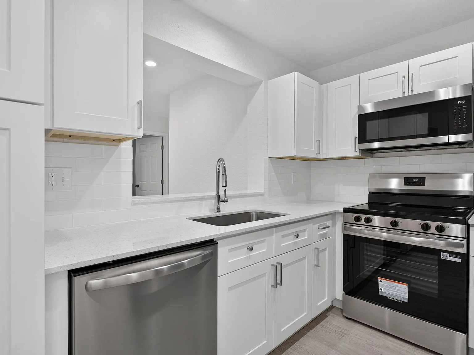 3 bed, 2.5 bath, 1669 sqft, $3,100 — Photo 1