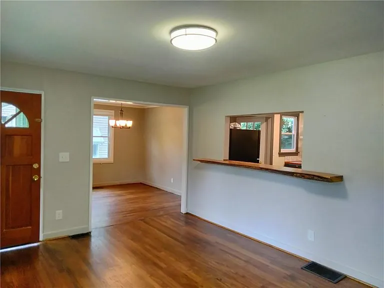 2215 Clairmont Ter NE — Photo 5