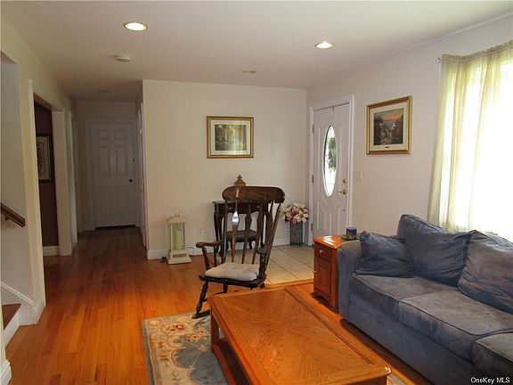 5th image of 16 Galveston Dr
