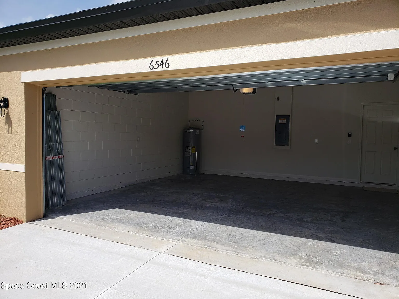 3 bed, 2.0 bath, 1676 sqft, $2,350 — Photo 4