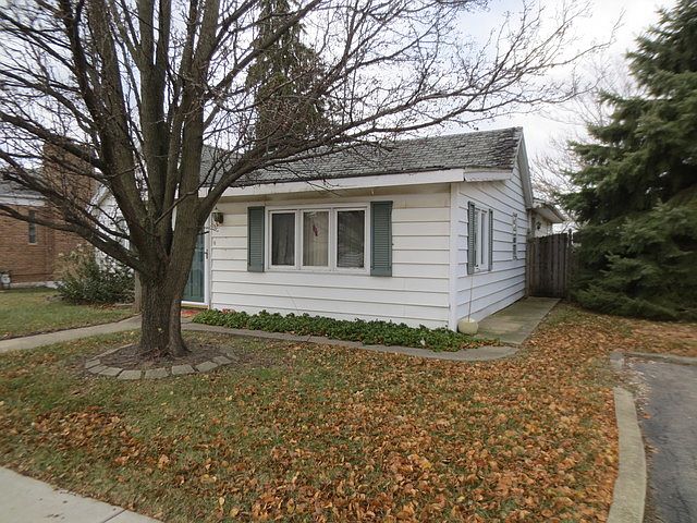 2nd image of 516 Ledochowski St