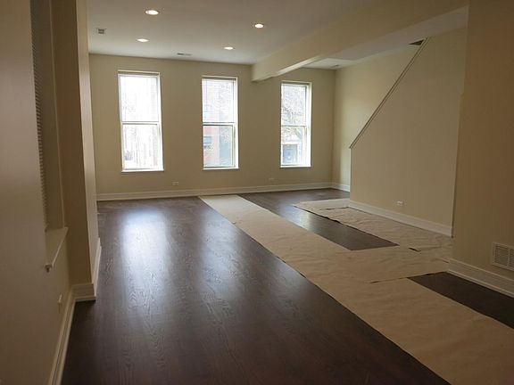 3rd image of 1435 N Leavitt St #2A