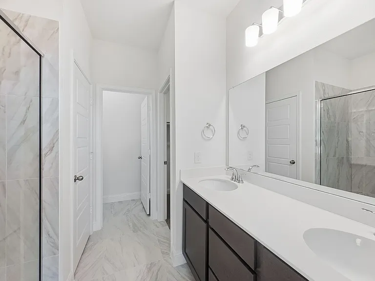 622 Saxony Dr — Photo 3