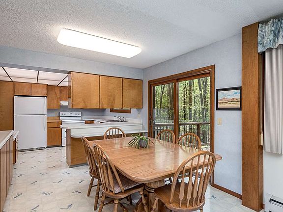 4th image of 565 W Peterson Dr
