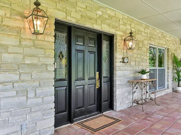 283 W Lacey Oak Pkwy, Kerrville, TX 78028