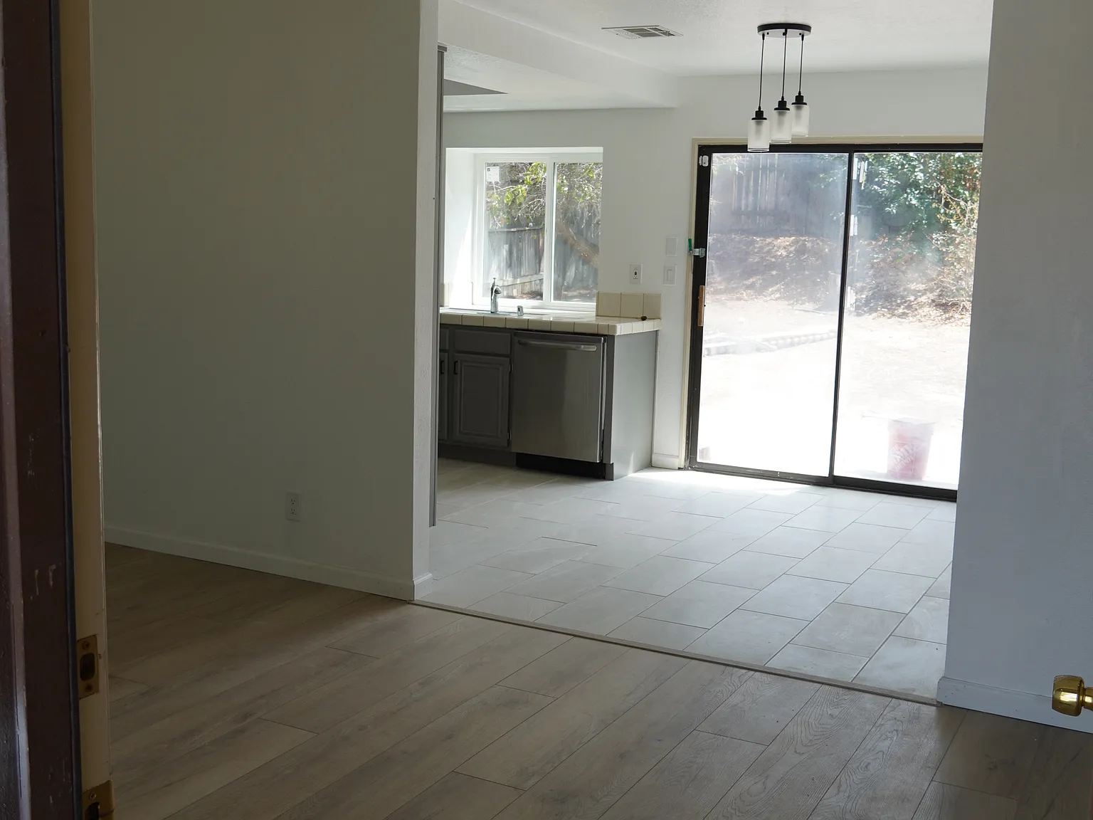 2 bed, 1200 sqft, $2,599 — Photo 2