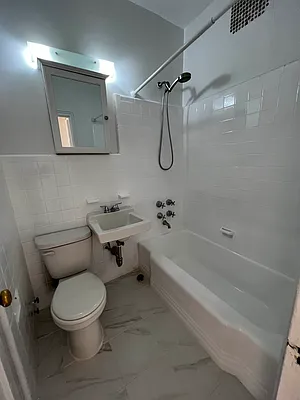 Rented by Salon Realty Corp | media 12