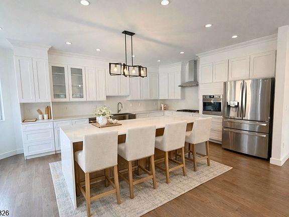 4th image of 85 Pine Brook Rd