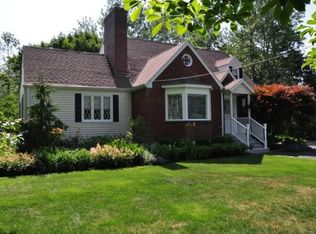 105 Worthington Rd, White Plains, NY 10607