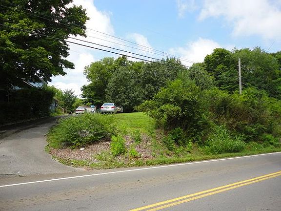 2nd image of 890 Cumberland Dr