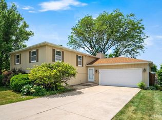 368 Hancock Ave, South Elgin, IL 60177