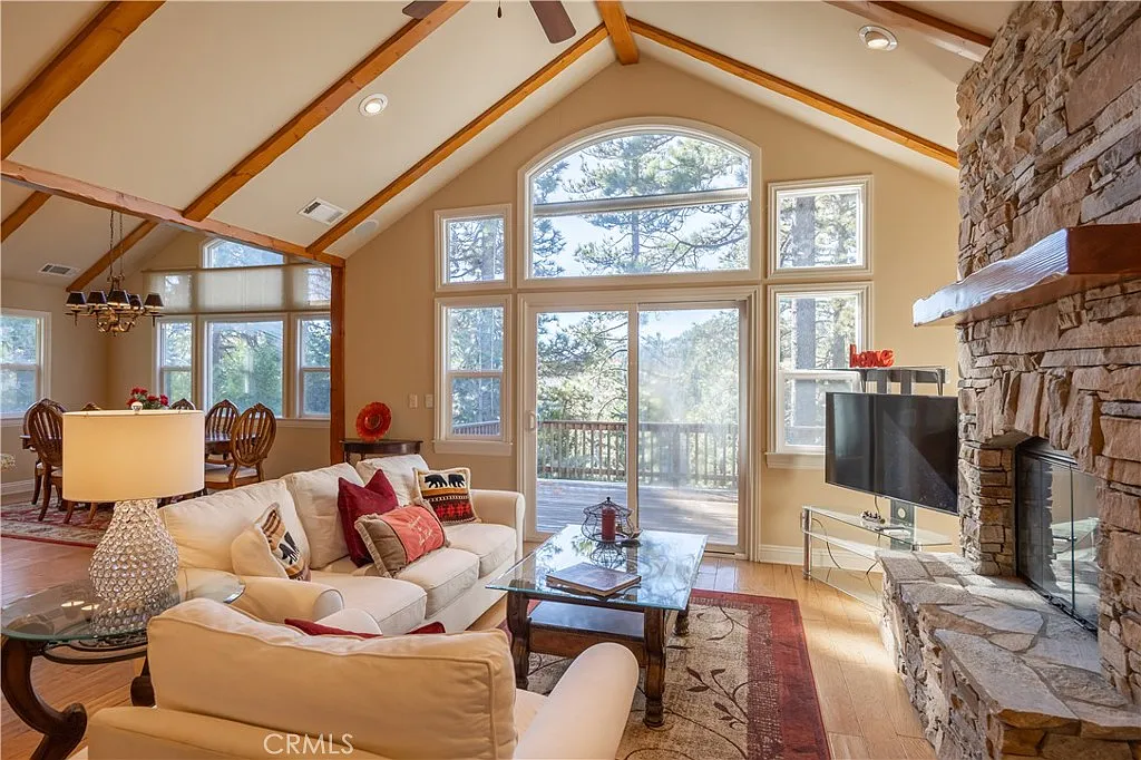 4 bed, 3.5 bath, 3087 sqft, $3,700 — Photo 4