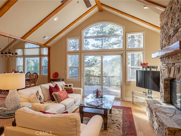 173 Grizzly Rd — Photo 4