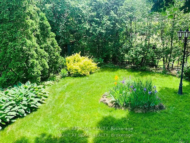 23 Fenelon Dr — Photo 16