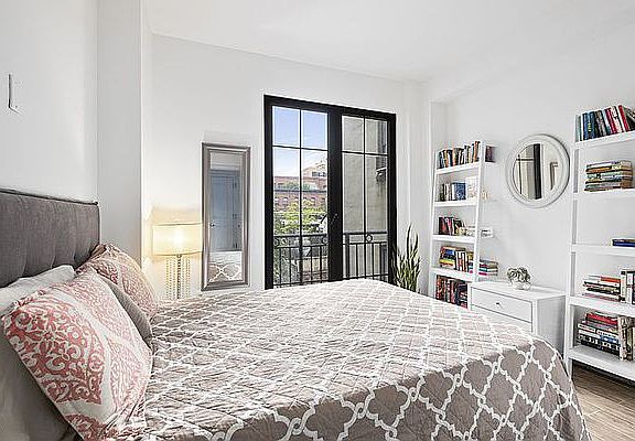 3rd image of 313 W 117th St #3