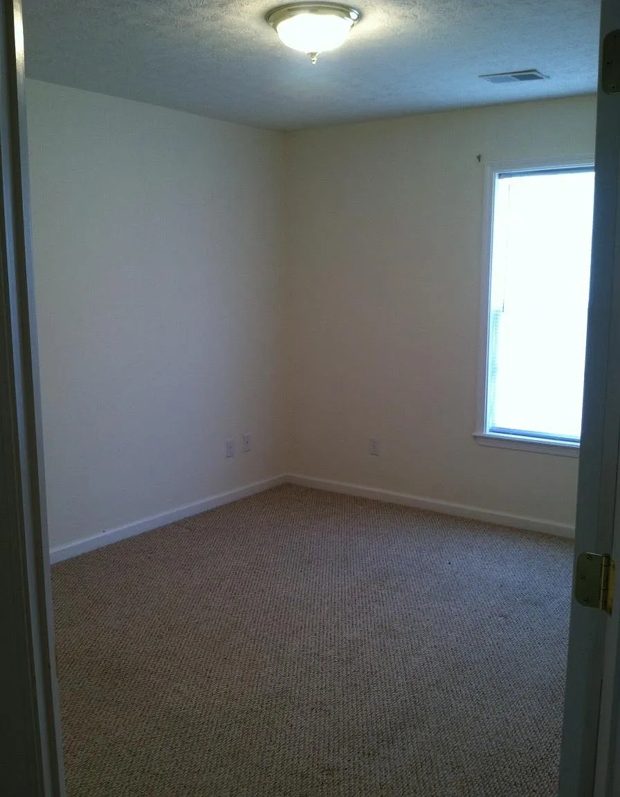 3 bed, 1350 sqft, $1,595 — Photo 4