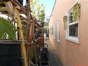 2nd image of 933 Ohio Ave APT J
