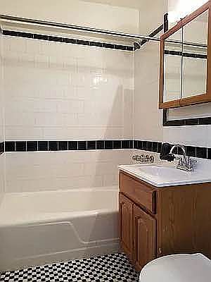 4th image of 400 E 21st St APT 3D