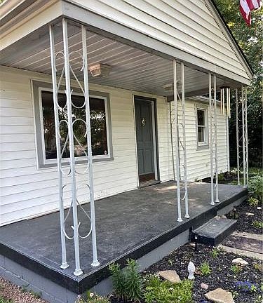 3rd image of 854 E Castle Ave