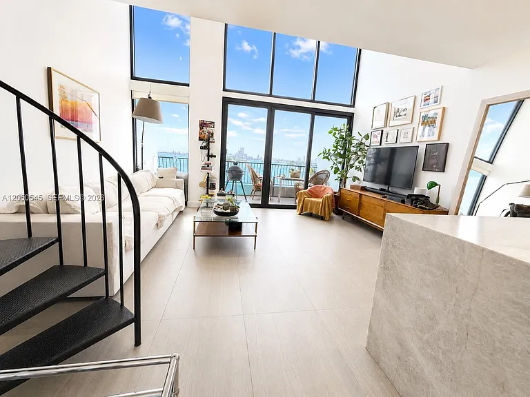 555 NE 15th St #T6 — Photo 7