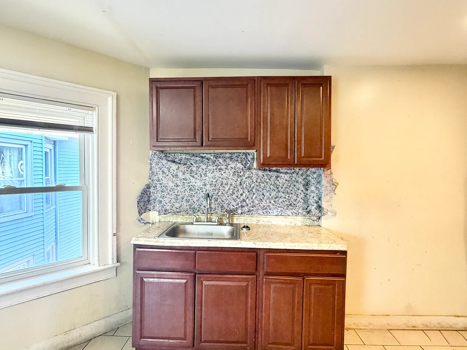 5 bed, 1700 sqft, $2,200 — Photo 2