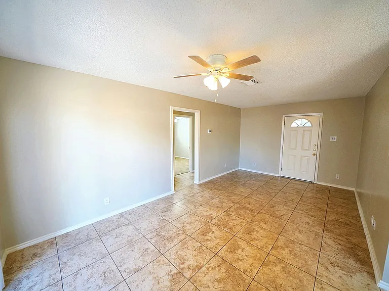 225 Linda Ct — Photo 8