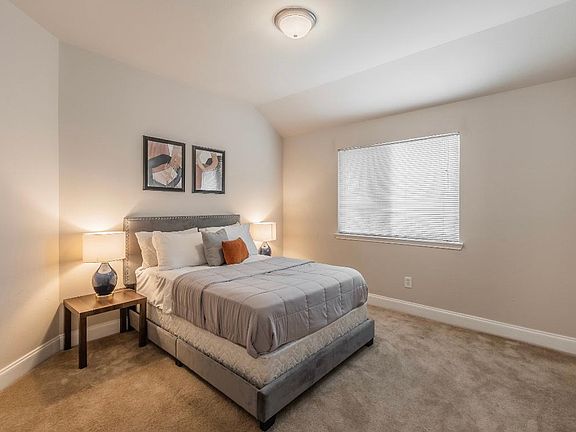 5th image of 308 Foxbury Dr