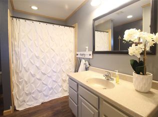 103 Main St, Center Point, IA 52213