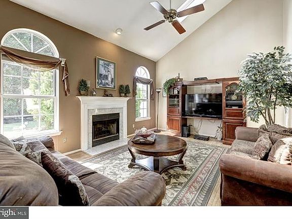5th image of 86 Olympia Ln