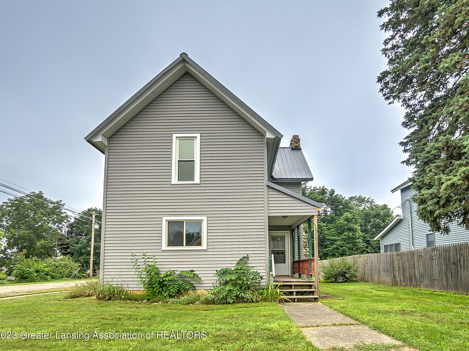 1st image of 218 S Shiawassee St